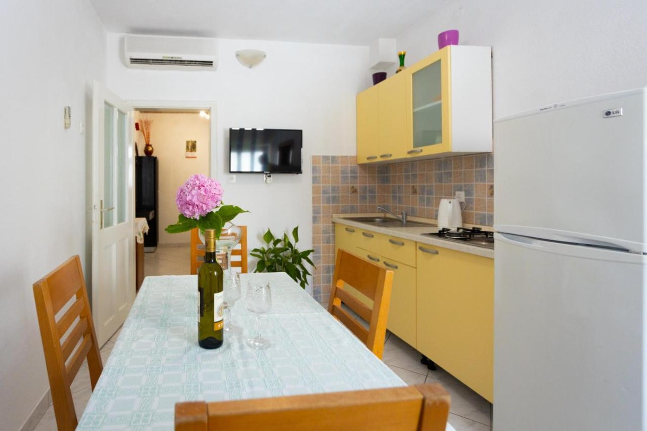 Apartmani Vranjes Podgora Exteriér fotografie