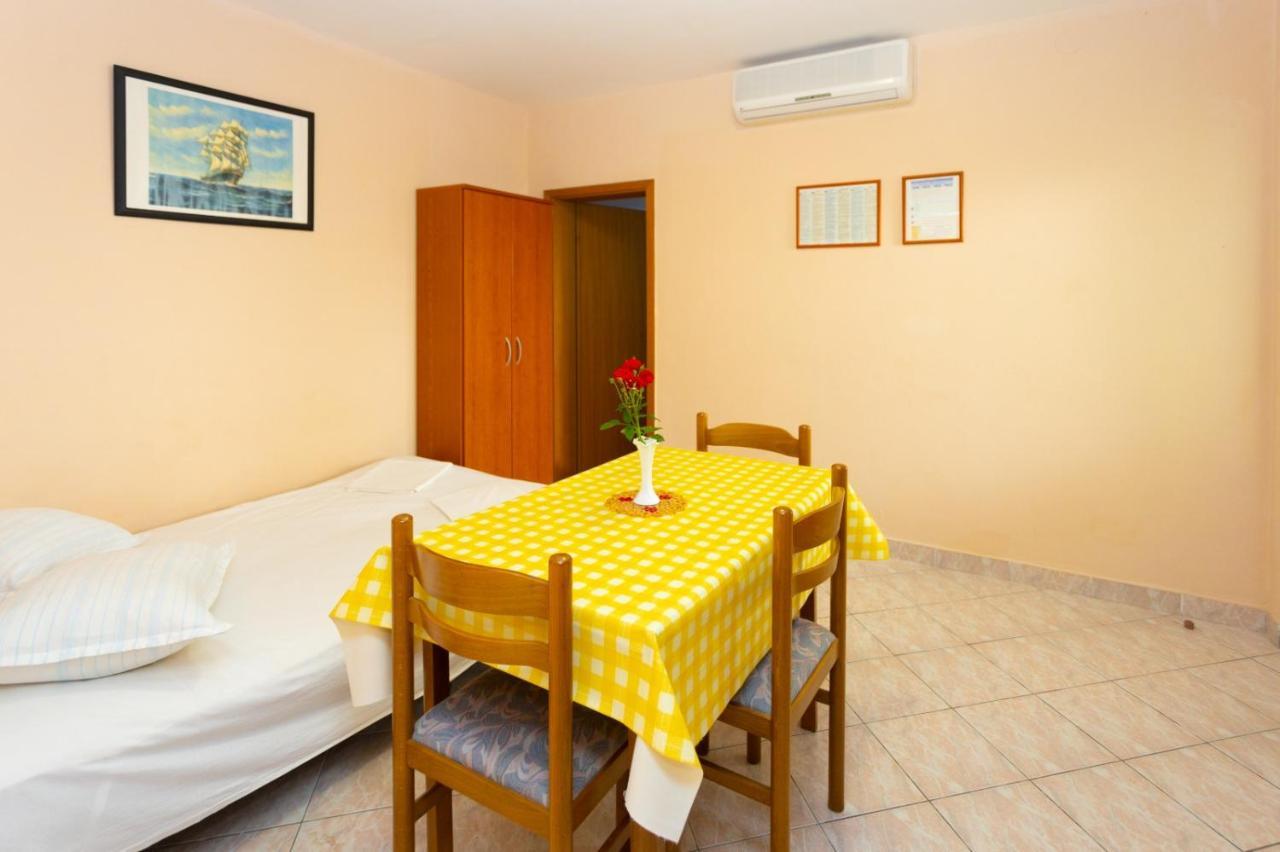 Apartmani Vranjes Podgora Exteriér fotografie